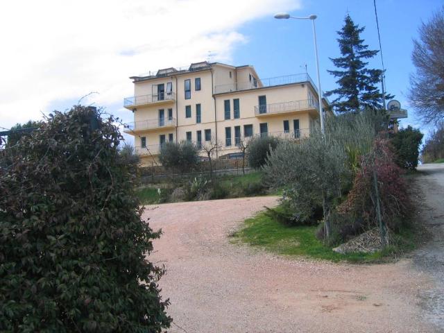 Locale Commerciale in vendita a Marche, Ancona