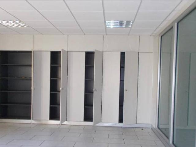Locale Commerciale in vendita a Marche, Ancona