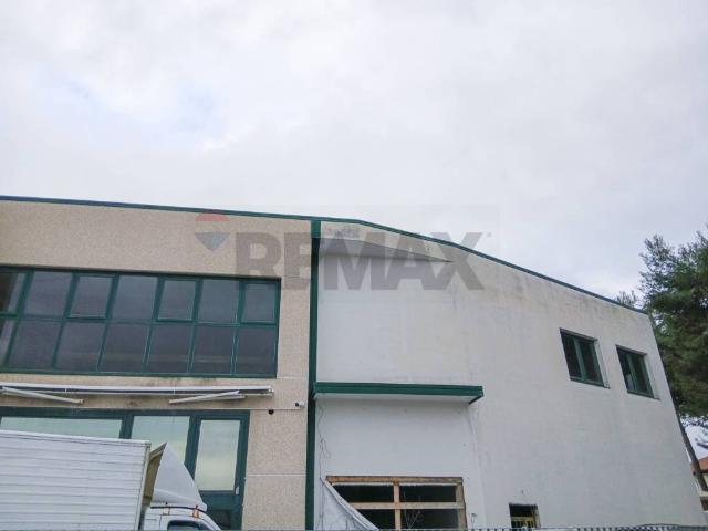 Locale Commerciale in vendita a Marche, Ancona