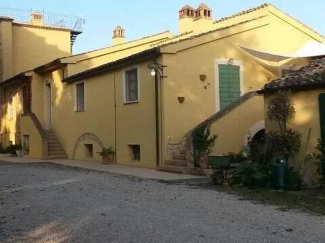Locale Commerciale in vendita a Loreto Aprutino, Abruzzo