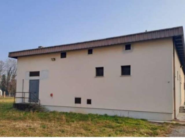 Locale Commerciale in vendita a Fonte, Loria