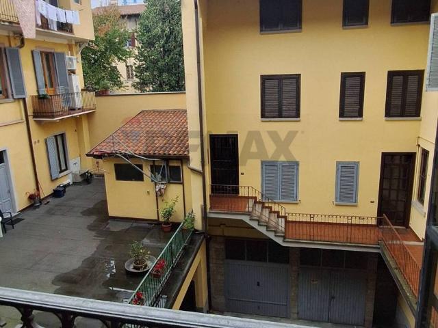 Locale Commerciale in vendita a Carassone, Lovere