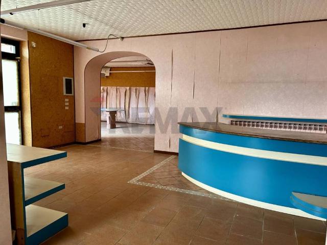 Locale Commerciale in vendita a Lovere, Lombardia