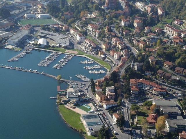 Locale Commerciale in vendita a Lovere, Lombardia