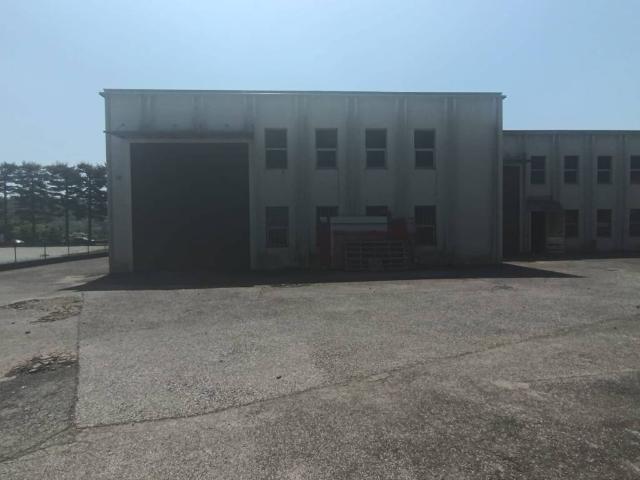 Locale Commerciale in vendita a Lozza, Lombardia