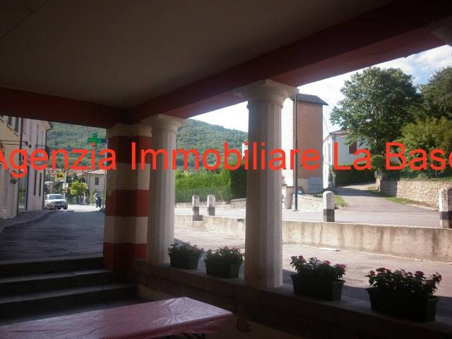 Locale Commerciale in vendita a Lozzo Atestino, Veneto