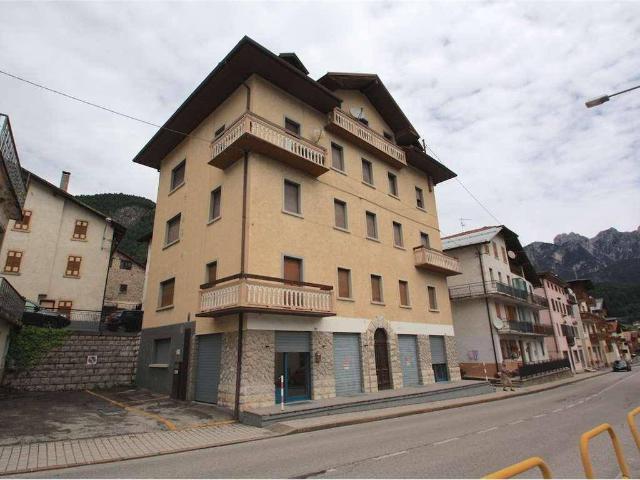 Locale Commerciale in vendita a Lozzo Di Cadore, Veneto