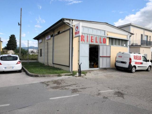 Locale Commerciale in vendita a Santissima Annunziata, Lucca