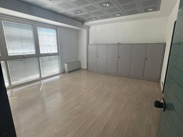 Locale Commerciale in vendita a Tempagnano di Lunata, Bagni Di Lucca Ponte