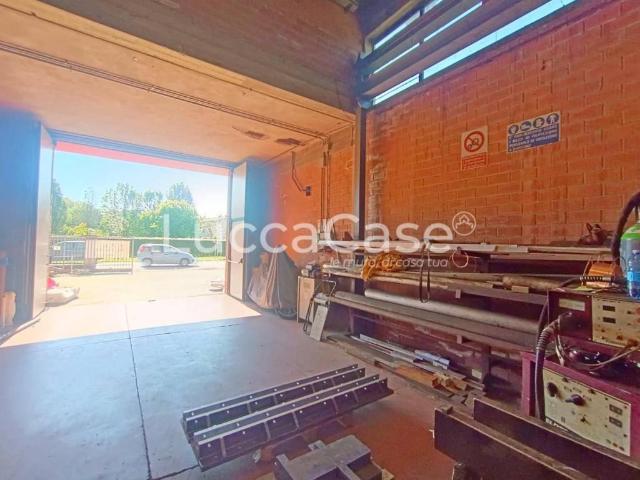 Locale Commerciale in vendita a Corte Dovichetti, Bagni Di Lucca Ponte