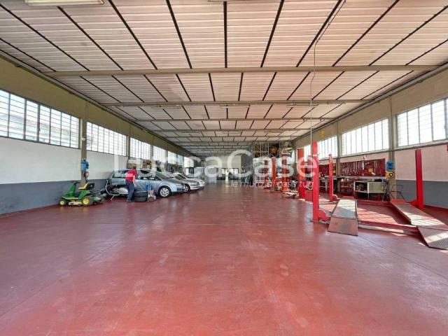 Locale Commerciale in vendita a Tempagnano di Lunata, Bagni Di Lucca Ponte