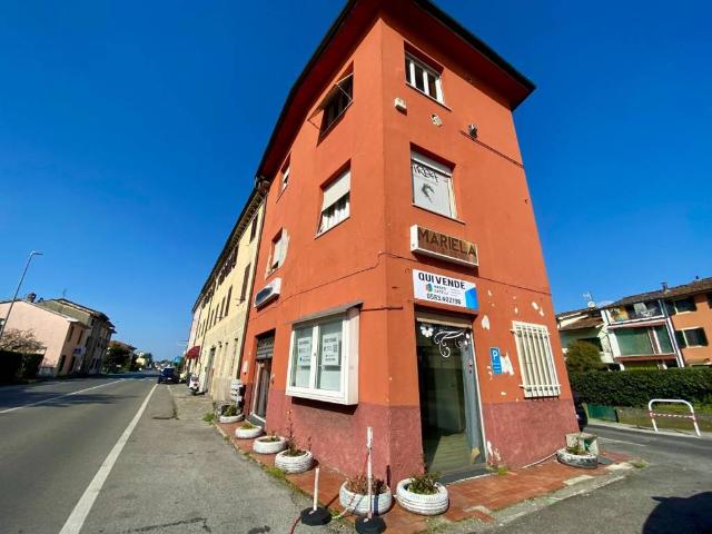 Locale Commerciale in vendita a Bagni Di Lucca Ponte, Toscana
