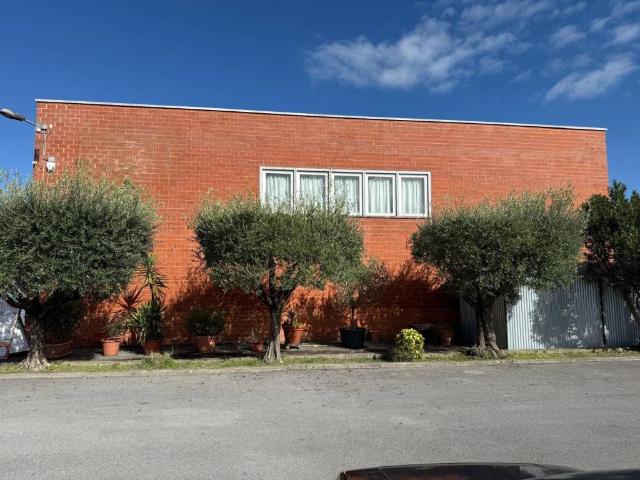 Locale Commerciale in vendita a Mugnano, Bagni Di Lucca Ponte