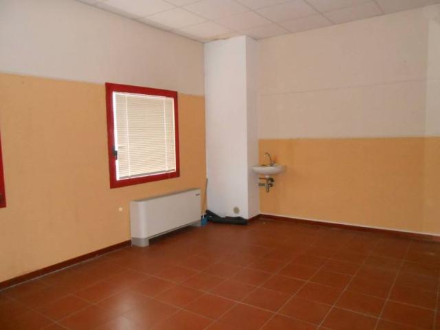 Locale Commerciale in vendita a Sant'Anna, Bagni Di Lucca Ponte