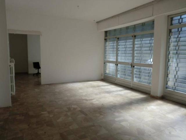 Locale Commerciale in vendita a Tempagnano di Lunata, Bagni Di Lucca Ponte