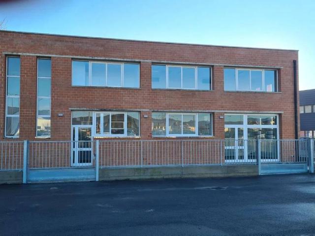 Locale Commerciale in vendita a Tempagnano di Lunata, Bagni Di Lucca Ponte