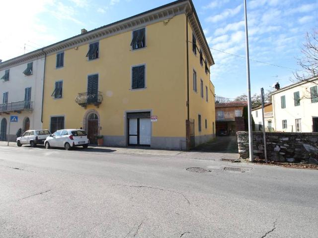 Locale Commerciale in vendita a Ponte a Moriano, Bagni Di Lucca Ponte