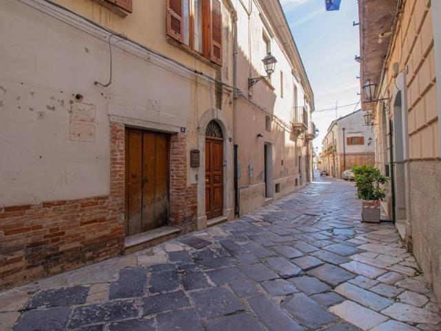 Locale Commerciale in vendita a Puglia, Foggia