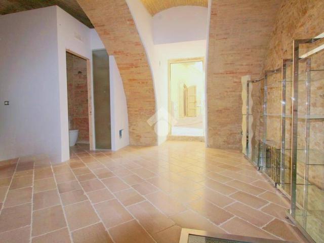 Locale Commerciale in vendita a Puglia, Foggia