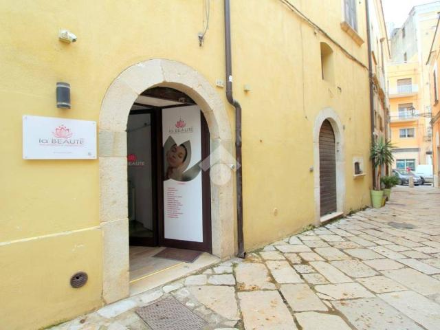 Locale Commerciale in vendita a Lucera, Foggia
