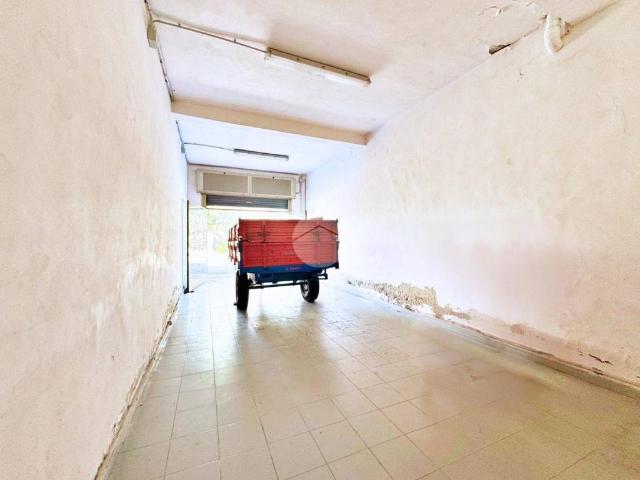 Locale Commerciale in vendita a Puglia, Foggia