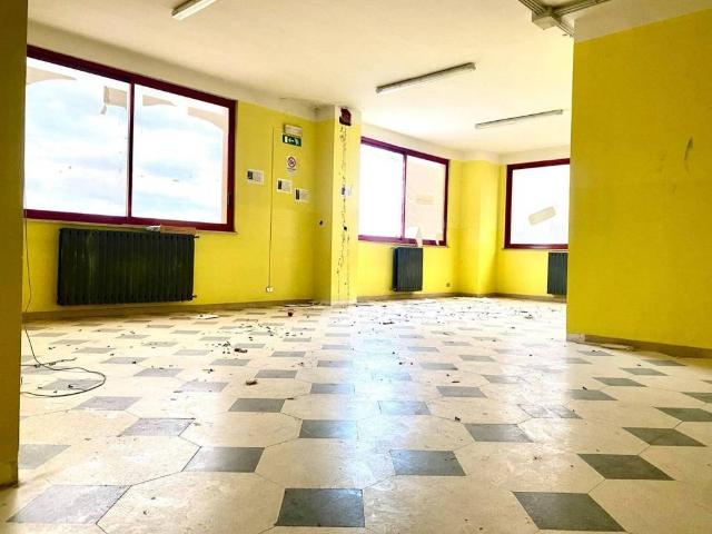 Locale Commerciale in vendita a Puglia, Foggia