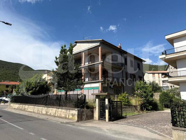 Locale Commerciale in vendita a Lugnano in Teverina, Terni