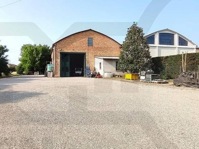 Locale Commerciale in vendita a Unione dei comuni della Bassa Romagna, Lugo