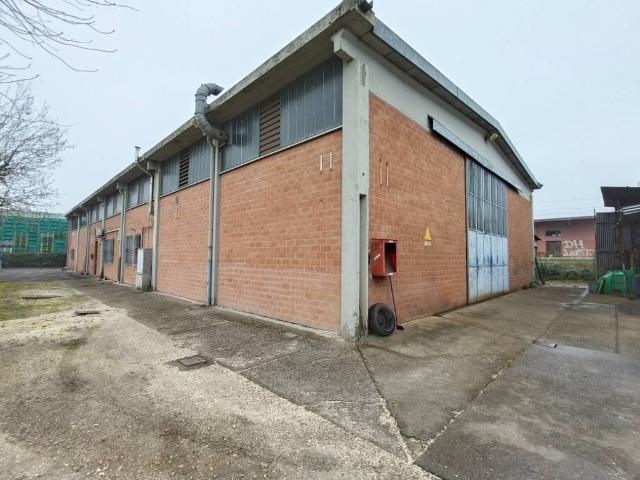Locale Commerciale in vendita a Unione dei comuni della Bassa Romagna, Lugo