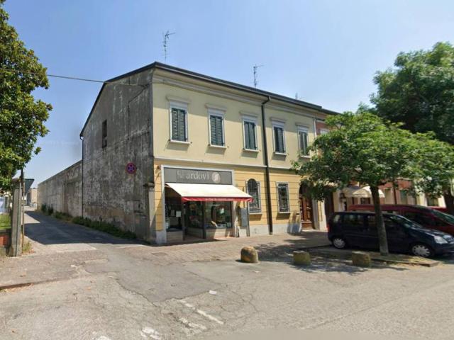Locale Commerciale in vendita a Unione dei comuni della Bassa Romagna, Lugo