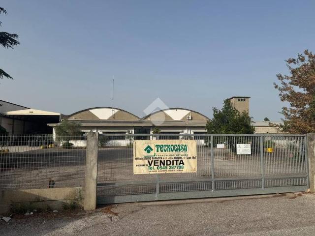 Locale Commerciale in vendita a Lugo, Ravenna