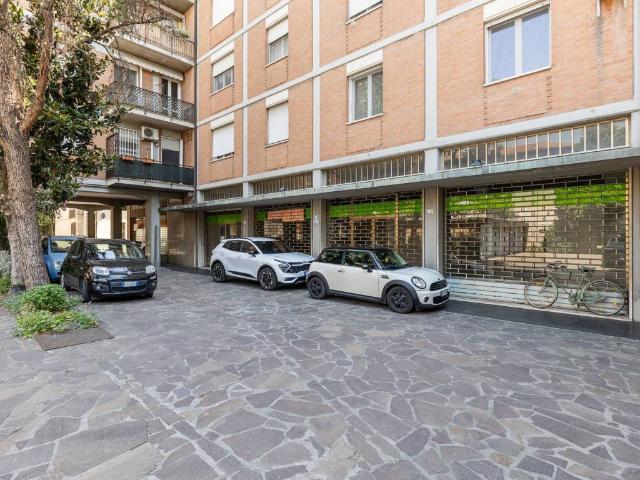 Locale Commerciale in vendita a Unione dei comuni della Bassa Romagna, Lugo