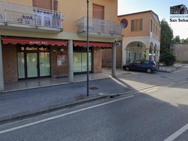 Locale Commerciale in vendita a Voltana, Lugo