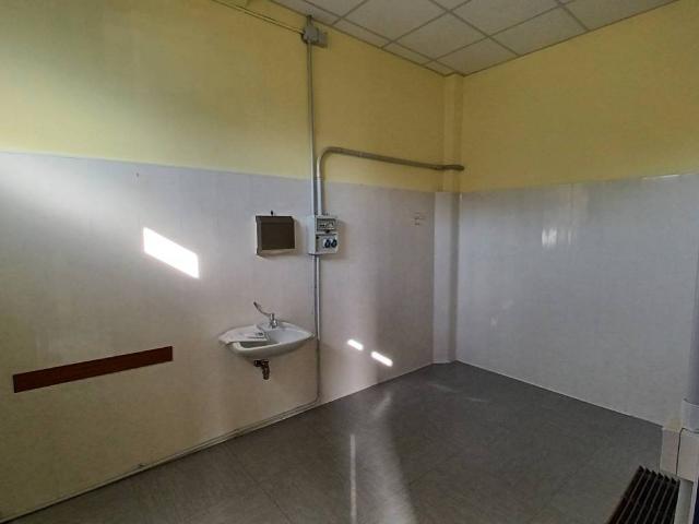 Locale Commerciale in vendita a Unione dei comuni della Bassa Romagna, Lugo