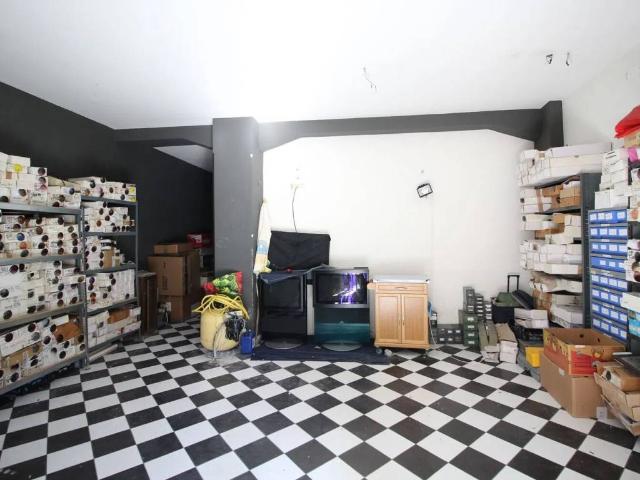 Locale Commerciale in vendita a Unione dei comuni della Bassa Romagna, Lugo