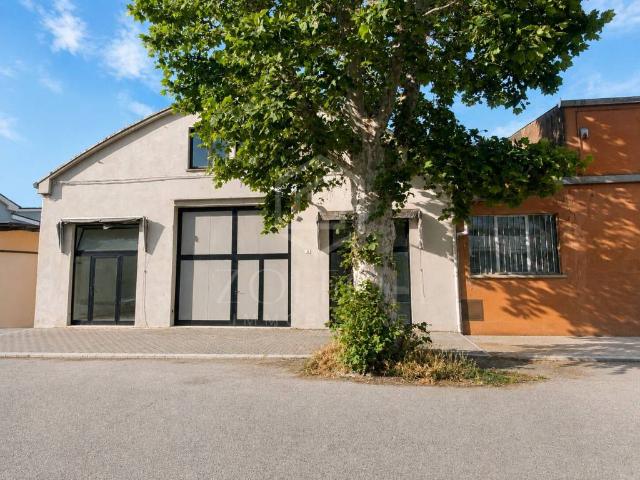 Locale Commerciale in vendita a Unione dei comuni della Bassa Romagna, Lugo