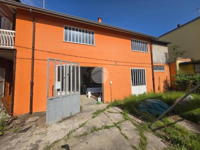 Locale Commerciale in vendita a Unione dei comuni della Bassa Romagna, Lugo
