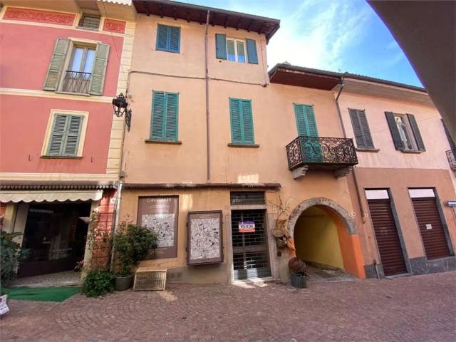 Locale Commerciale in vendita a Comunità Montana Valli del Verbano, Luino