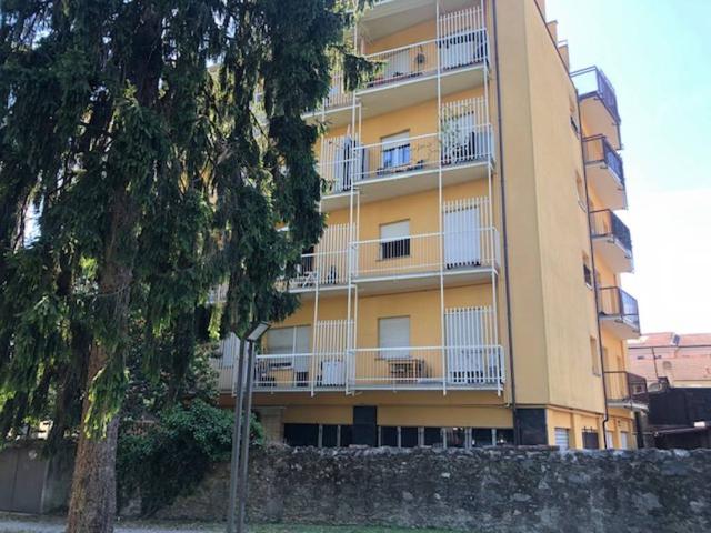 Locale Commerciale in vendita a Comunità Montana Valli del Verbano, Luino