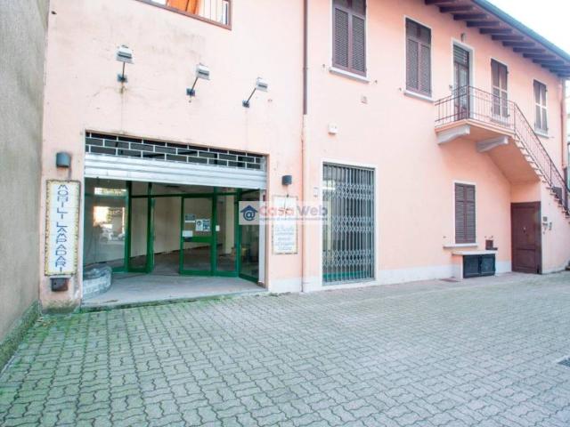 Locale Commerciale in vendita a Comunità Montana Valli del Verbano, Luino