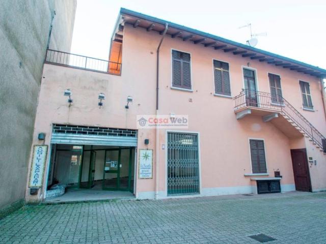 Locale Commerciale in vendita a Comunità Montana Valli del Verbano, Luino