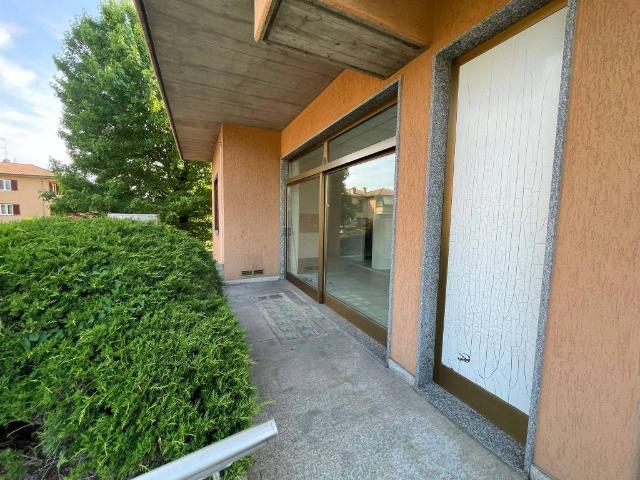 Locale Commerciale in vendita a Luisago, Lombardia