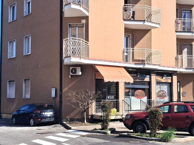 Locale Commerciale in vendita a Luisago, Lombardia