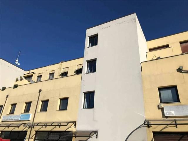 Locale Commerciale in vendita a Luisago, Como