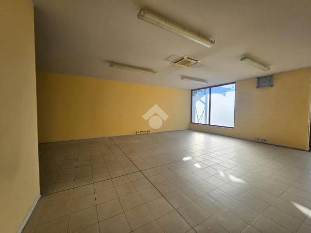 Locale Commerciale in vendita a Comunità montana della valle Trompia, Lumezzane