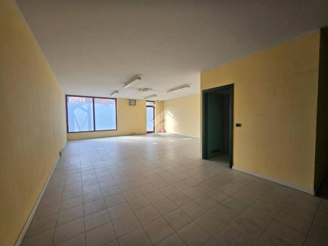 Locale Commerciale in vendita a Comunità montana della valle Trompia, Lumezzane