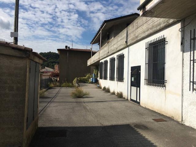 Locale Commerciale in vendita a Comunità montana della valle Trompia, Lumezzane