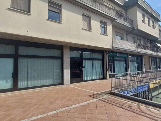 Locale Commerciale in vendita a Marche, Pesaro E Urbino