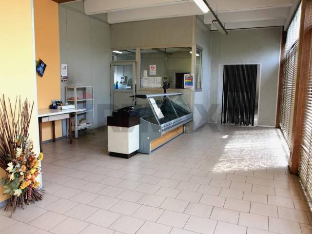 Locale Commerciale in vendita a Lurago Marinone, Lombardia