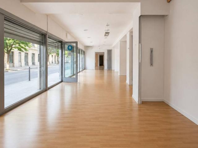 Locale Commerciale in vendita a Caccivio, Lurate Caccivio